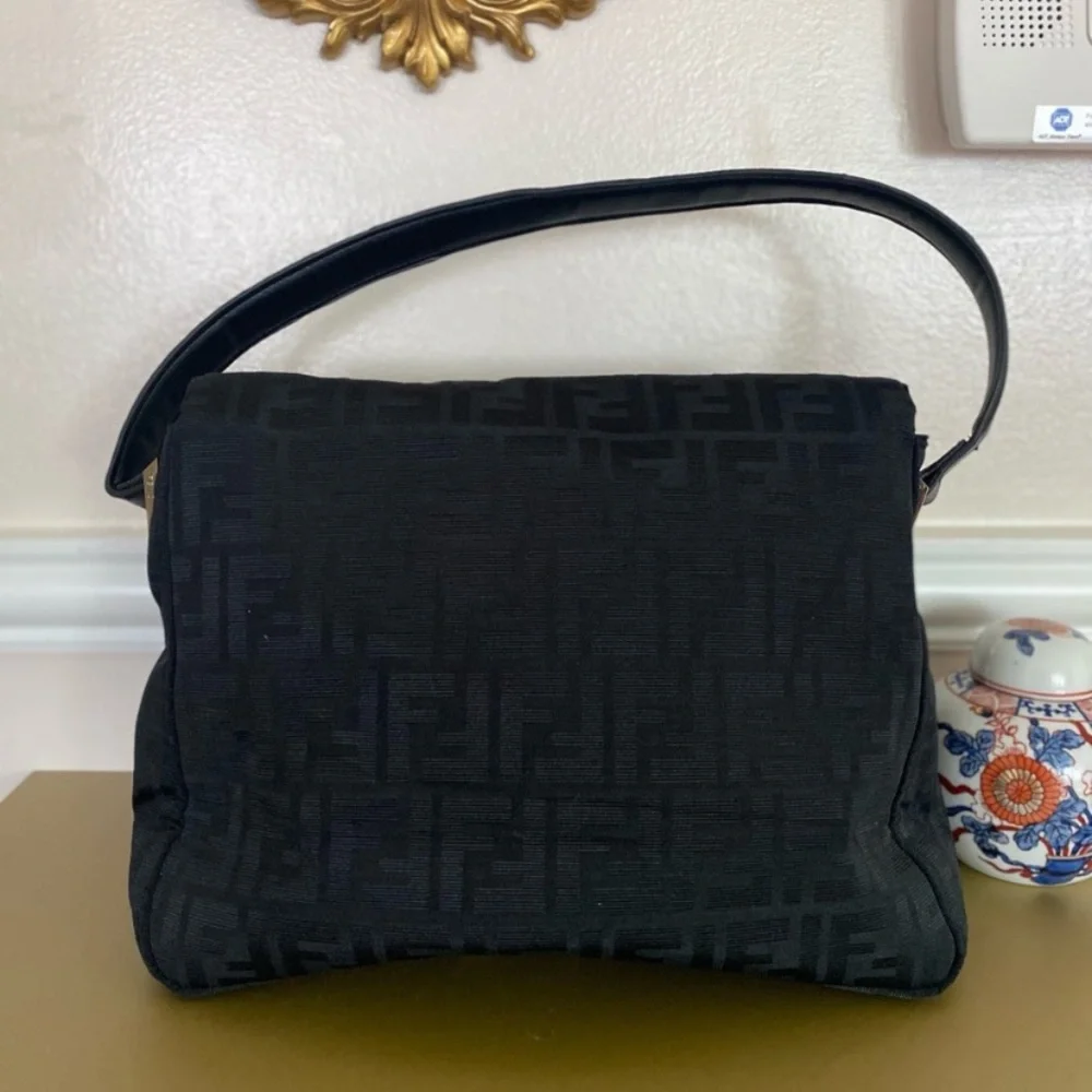 N/A stylish black